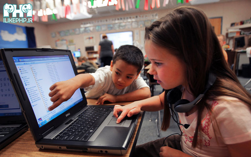 آیا استفاده از تکنولوژی در مدارس منجر به افزایش عملکرد مثبت دانش‌آموزان می‌شود؟